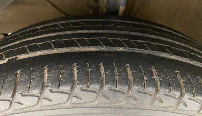 2017 Maruti Baleno DELTA PETROL 1.2, Petrol, Manual, 50,278 km, Left Front Tyre Tread
