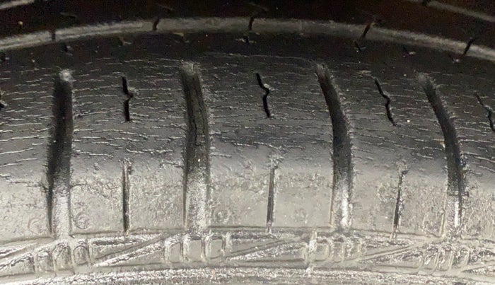 2014 Hyundai Eon MAGNA +, Petrol, Manual, 55,688 km, Right Front Tyre Tread