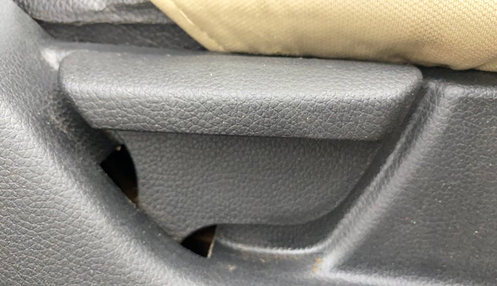 2014 Hyundai Eon MAGNA +, Petrol, Manual, 55,688 km, Driver Side Adjustment Panel