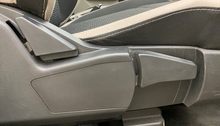 2022 Renault TRIBER RXZ AMT DUAL TONE, Petrol, Automatic, 24,010 km, Driver Side Adjustment Panel