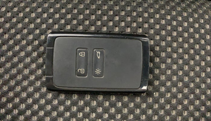 2022 Renault TRIBER RXZ AMT DUAL TONE, Petrol, Automatic, 24,010 km, Key Close Up