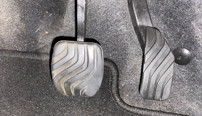 2022 Renault TRIBER RXZ AMT DUAL TONE, Petrol, Automatic, 24,010 km, Pedals