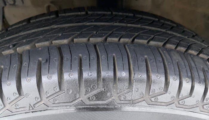 2014 Maruti Swift Dzire VXI 1.2 BS IV, Petrol, Manual, 1,12,713 km, Left Front Tyre Tread