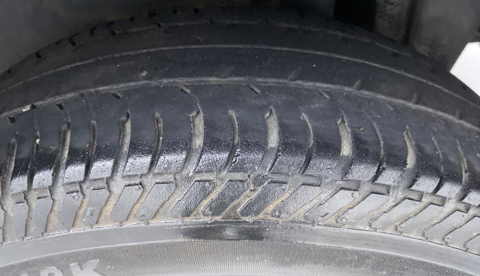 2014 Maruti Swift Dzire VXI 1.2 BS IV, Petrol, Manual, 1,12,713 km, Left Rear Tyre Tread