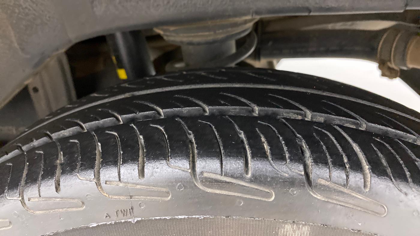 2017 Maruti Alto 800 VXI, Petrol, Manual, 77,702 km, Left Rear Tyre Tread