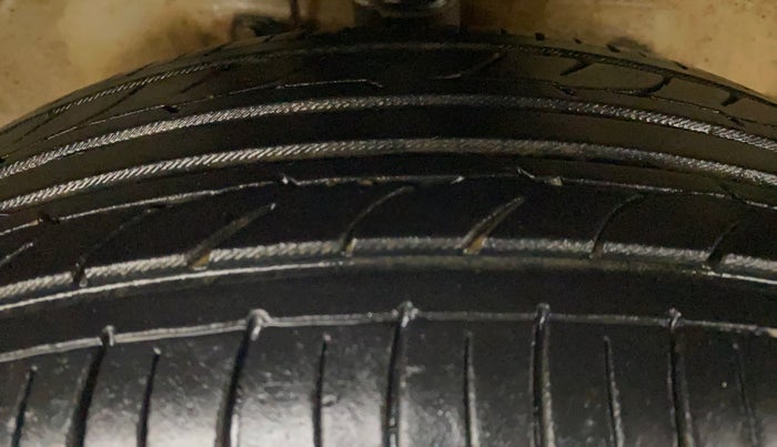 2017 Maruti Wagon R 1.0 VXI AMT, Petrol, Automatic, 19,170 km, Right Front Tyre Tread