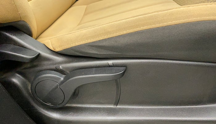 2019 Mahindra XUV500 W9 AT, Diesel, Automatic, 47,784 km, Driver Side Adjustment Panel
