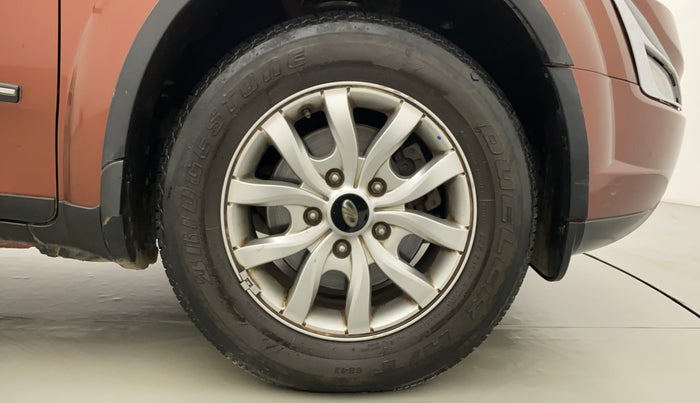 2019 Mahindra XUV500 W9 AT, Diesel, Automatic, 47,784 km, Right Front Wheel