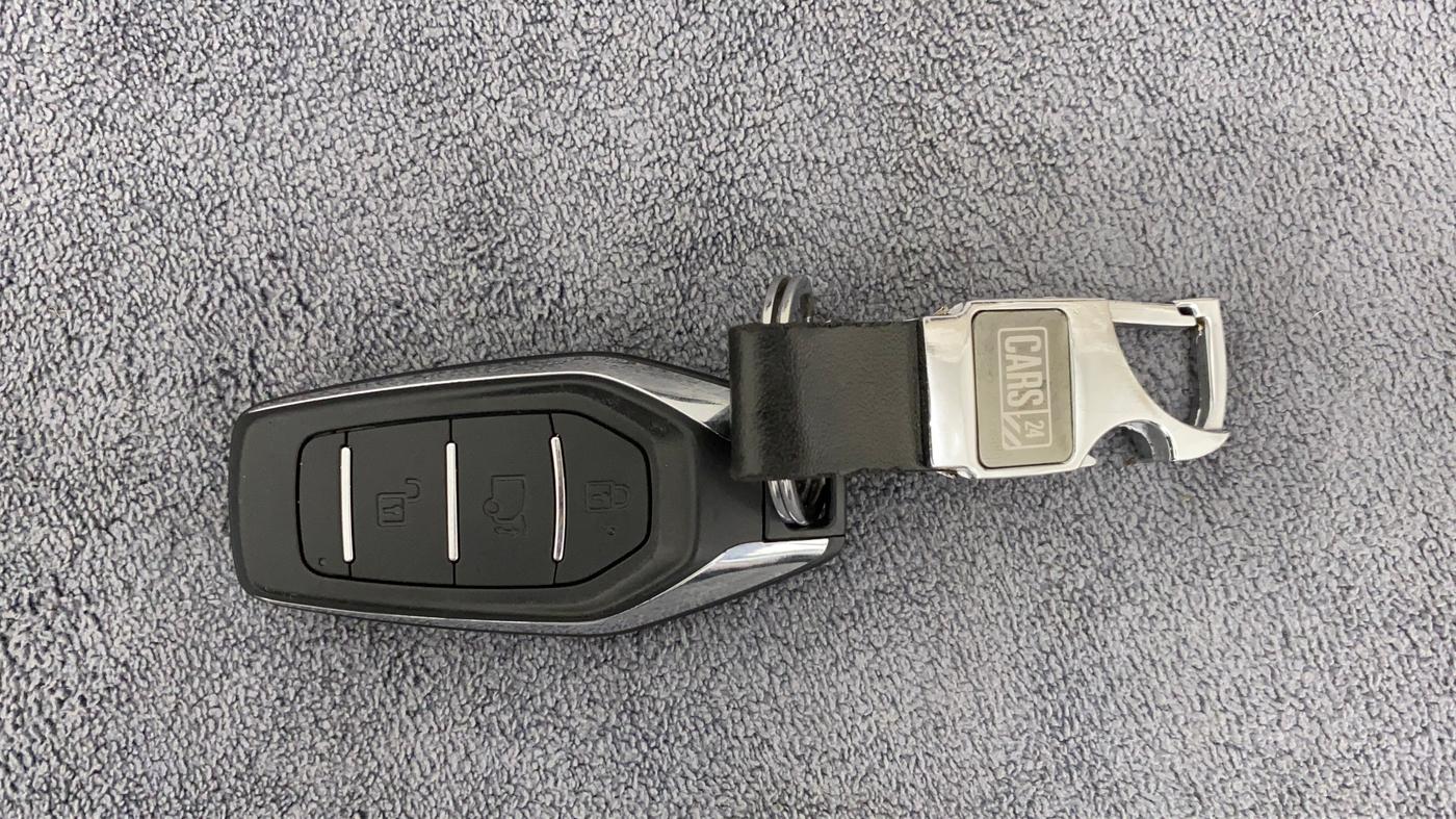 2019 Mahindra XUV500 W9 AT, Diesel, Automatic, 47,784 km, Key Close Up