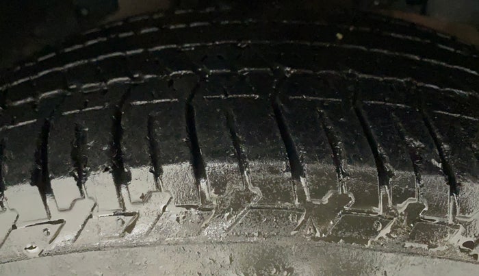 2019 Mahindra XUV500 W9 AT, Diesel, Automatic, 47,784 km, Right Front Tyre Tread