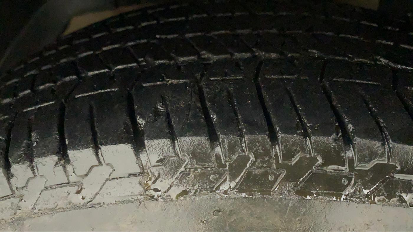 2019 Mahindra XUV500 W9 AT, Diesel, Automatic, 47,784 km, Left Front Tyre Tread