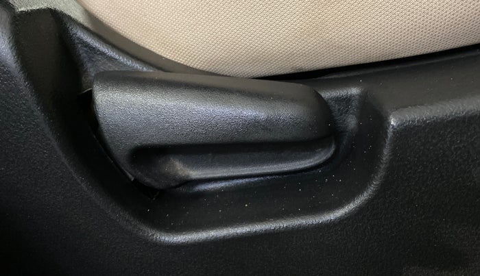 2018 Maruti Wagon R 1.0 LXI, Petrol, Manual, 66,526 km, Driver Side Adjustment Panel