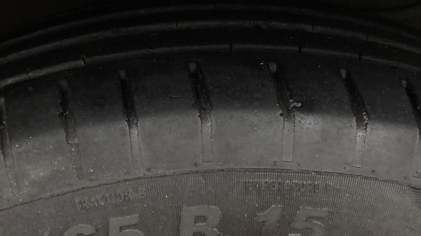 2022 Maruti XL6 ALPHA AT, Petrol, Automatic, 92,970 km, Right Front Tyre Tread