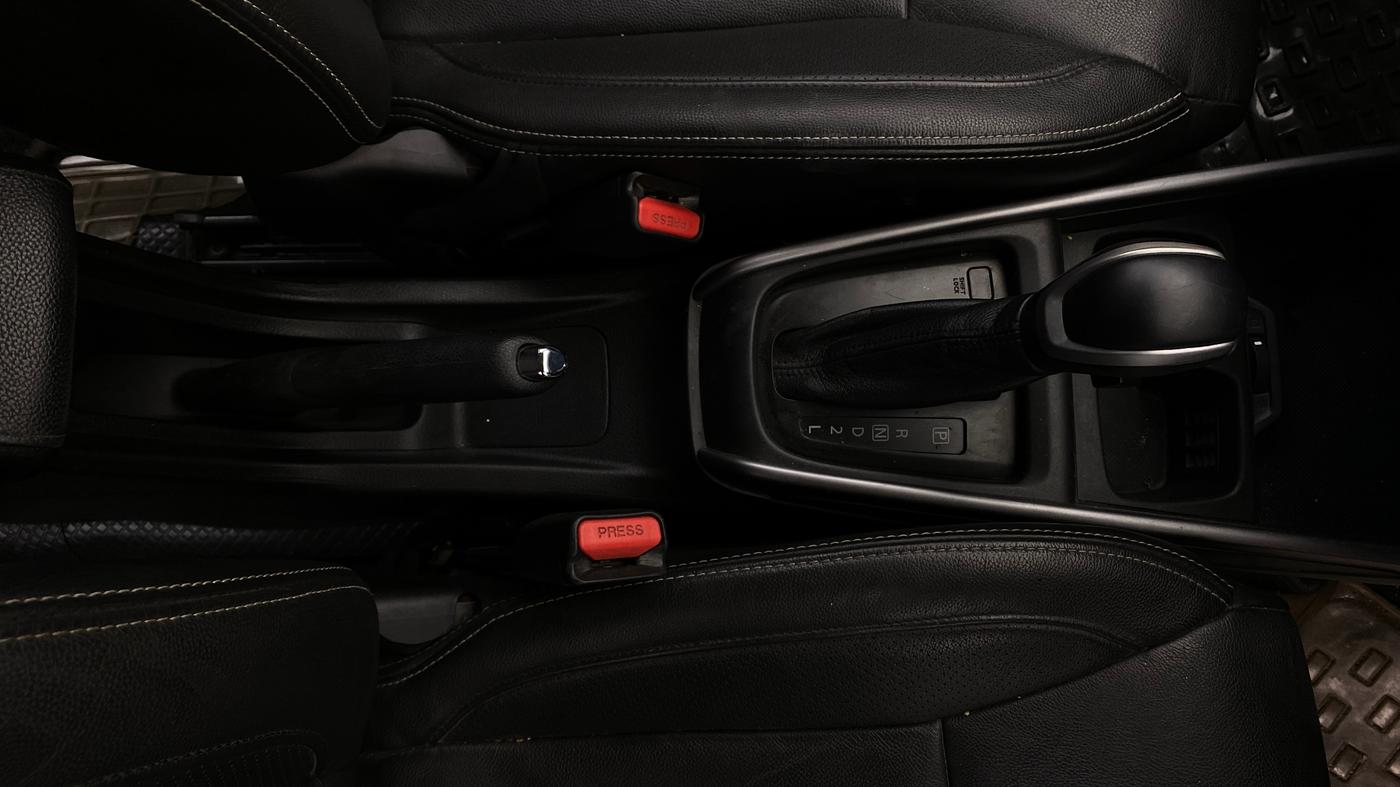 2022 Maruti XL6 ALPHA AT, Petrol, Automatic, 92,970 km, Gear Lever