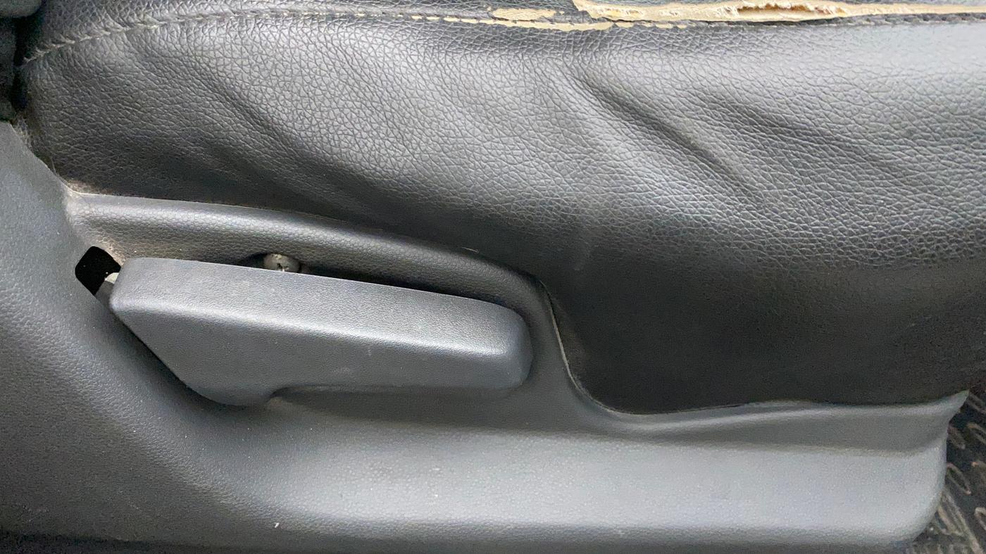 2011 Maruti Ritz VXI, Petrol, Manual, 1,08,669 km, Driver Side Adjustment Panel