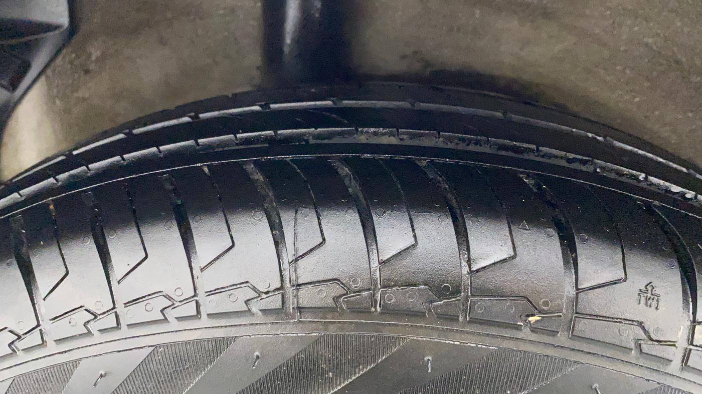 2011 Maruti Ritz VXI, Petrol, Manual, 1,08,669 km, Right Rear Tyre Tread