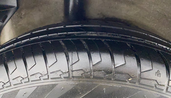 2011 Maruti Ritz VXI, Petrol, Manual, 1,08,669 km, Right Rear Tyre Tread