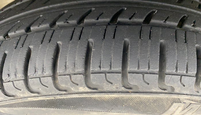 2016 Maruti Wagon R 1.0 VXI, Petrol, Manual, 79,916 km, Left Front Tyre Tread