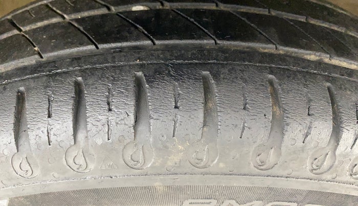 2016 Maruti Wagon R 1.0 VXI, Petrol, Manual, 79,916 km, Right Front Tyre Tread