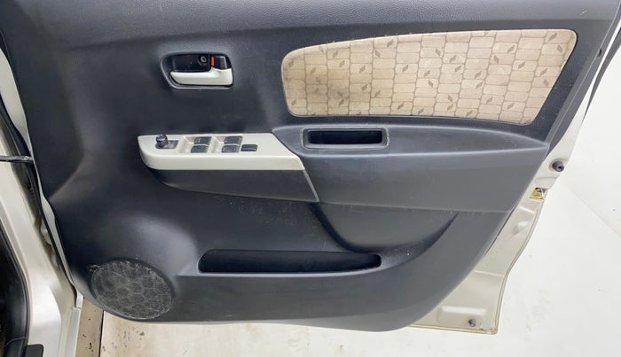 2016 Maruti Wagon R 1.0 VXI, Petrol, Manual, 79,916 km, Driver Side Door Panels Control