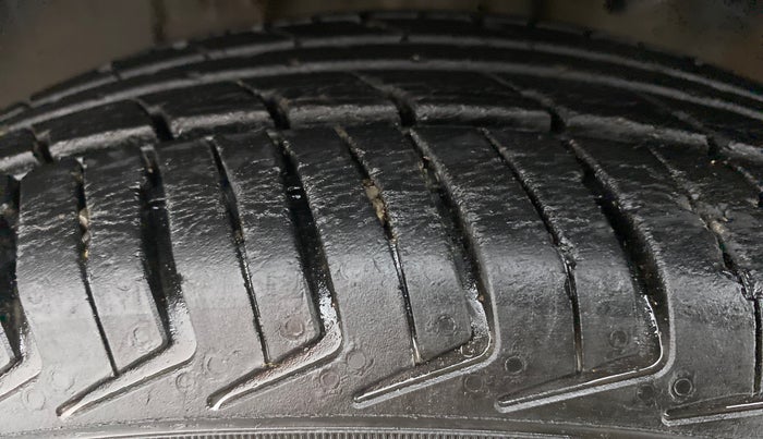 2019 Renault Kwid RXT 1.0 EASY-R AT OPTION, Petrol, Automatic, 37,054 km, Left Front Tyre Tread
