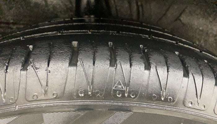 2020 KIA SONET HTX 1.0 DCT, Petrol, Automatic, 38,102 km, Right Rear Tyre Tread