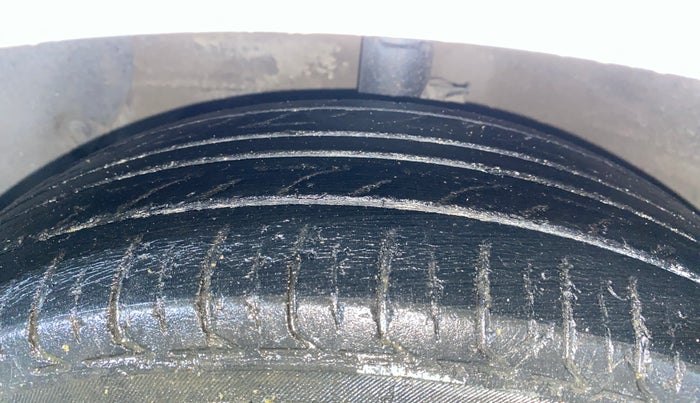 2014 Hyundai Grand i10 MAGNA 1.1 CRDI, Diesel, Manual, 66,215 km, Left Front Tyre Tread