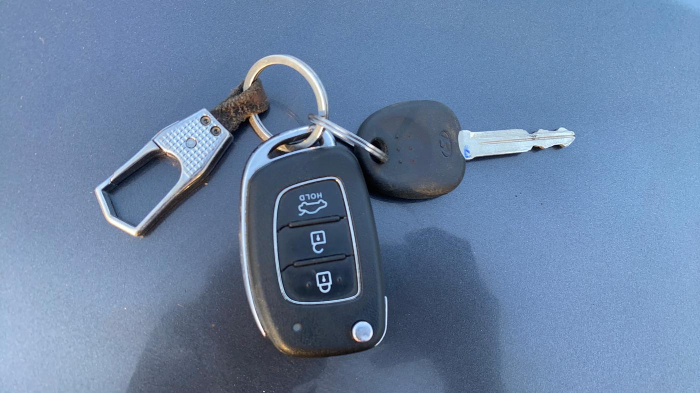 2021 Hyundai AURA S 1.2 CNG, CNG, Manual, 1,09,192 km, Key Close Up