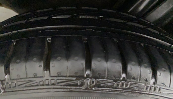 2016 Skoda Rapid 1.5 TDI CR STYLE PLUS AT, Diesel, Automatic, 84,394 km, Right Rear Tyre Tread