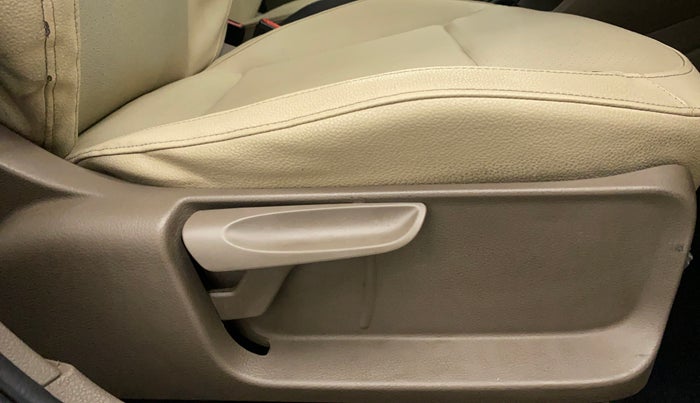 2016 Skoda Rapid 1.5 TDI CR STYLE PLUS AT, Diesel, Automatic, 84,394 km, Driver Side Adjustment Panel