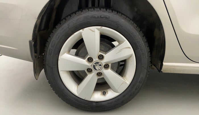 2016 Skoda Rapid 1.5 TDI CR STYLE PLUS AT, Diesel, Automatic, 84,394 km, Right Rear Wheel