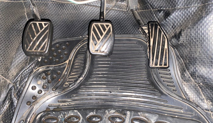 2015 Maruti Baleno DELTA PETROL 1.2, Petrol, Manual, 81,448 km, Pedals