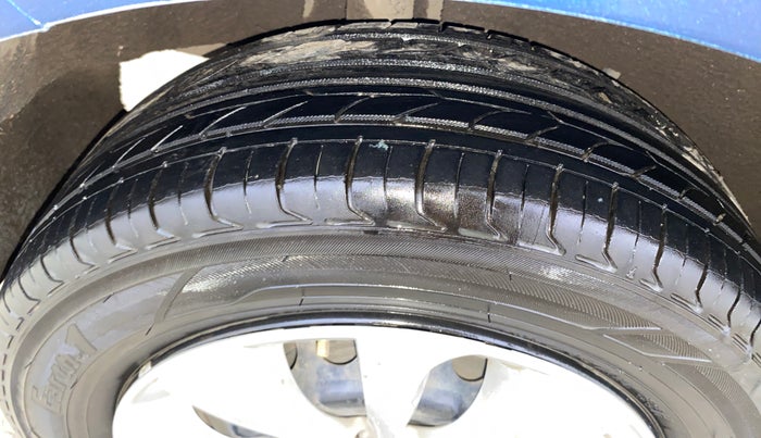 2015 Maruti Baleno DELTA PETROL 1.2, Petrol, Manual, 81,448 km, Right Rear Tyre Tread