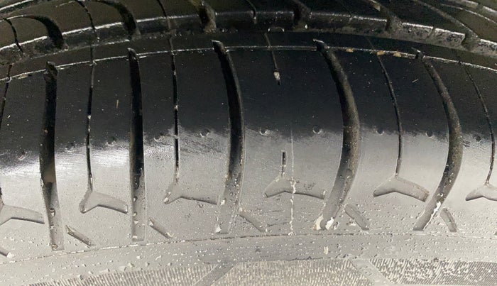 2017 Toyota Etios VD PLATINUM, Diesel, Manual, 37,127 km, Left Rear Tyre Tread