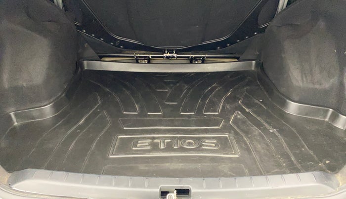 2017 Toyota Etios VD PLATINUM, Diesel, Manual, 37,127 km, Boot Inside