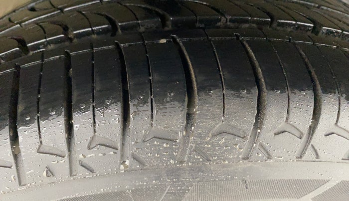 2017 Toyota Etios VD PLATINUM, Diesel, Manual, 37,127 km, Right Rear Tyre Tread