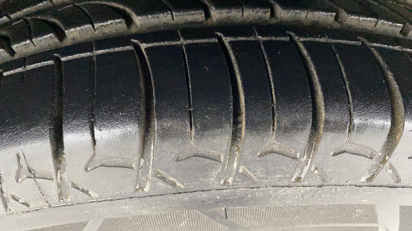 2017 Toyota Etios VD PLATINUM, Diesel, Manual, 37,127 km, Left Front Tyre Tread