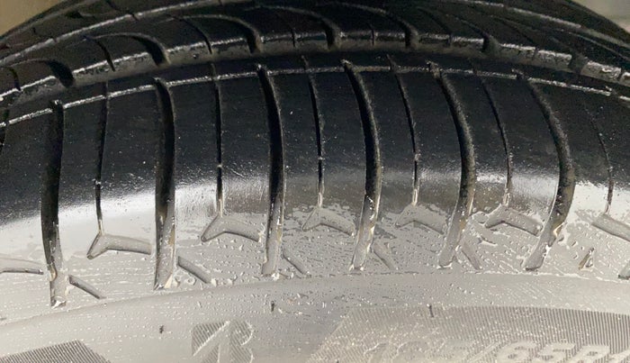 2017 Toyota Etios VD PLATINUM, Diesel, Manual, 37,127 km, Right Front Tyre Tread