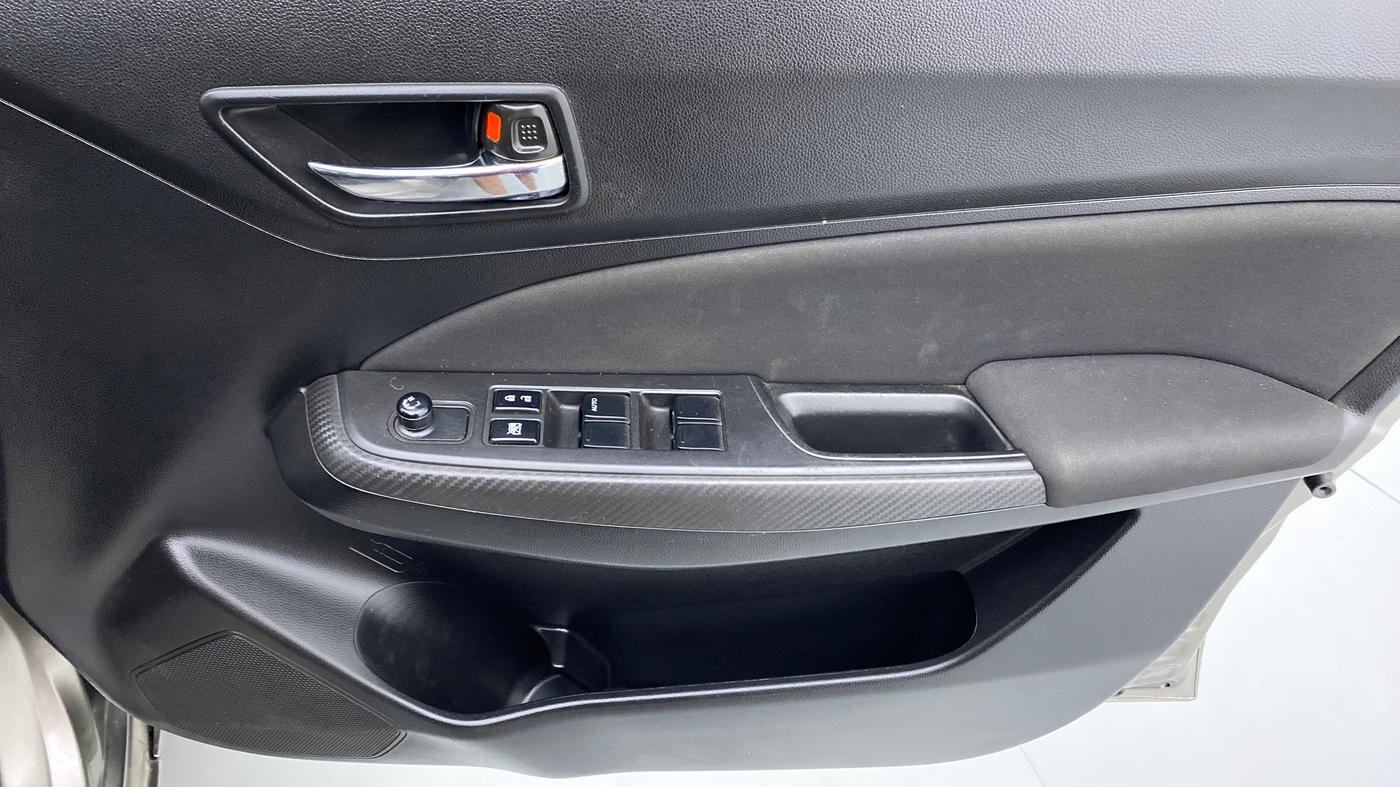 2019 Maruti Swift VXI D, Petrol, Manual, 46,575 km, Driver Side Door Panels Control