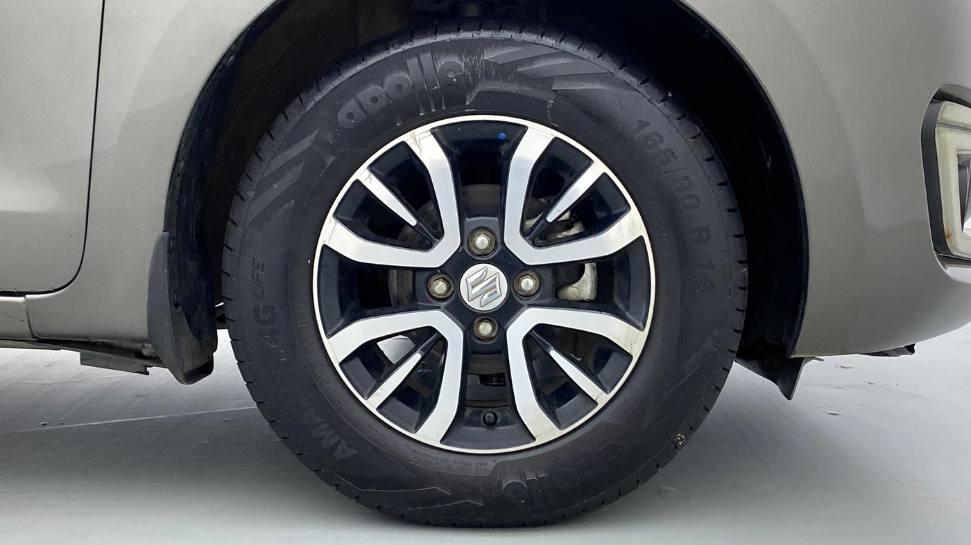2019 Maruti Swift VXI D, Petrol, Manual, 46,575 km, Right Front Wheel