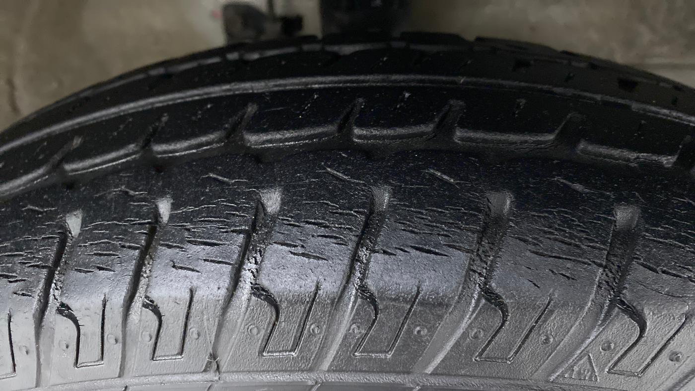 2014 Maruti Wagon R 1.0 LXI, Petrol, Manual, 17,958 km, Right Front Tyre Tread