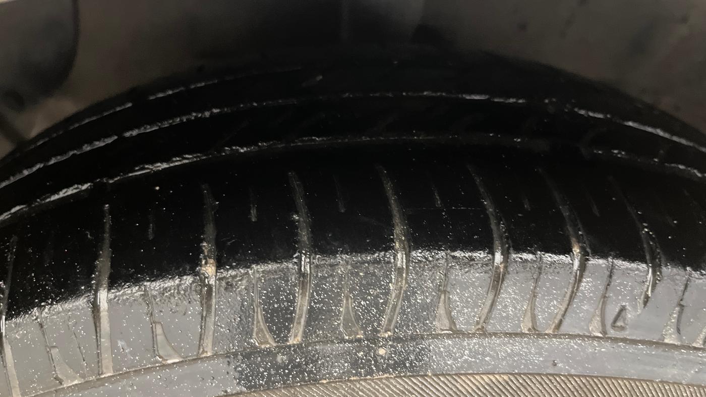 2015 Hyundai Xcent S 1.2, Petrol, Manual, 69,766 km, Left Front Tyre Tread