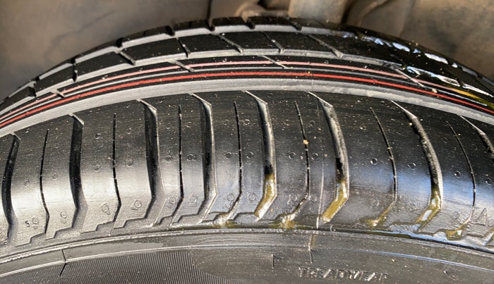 2022 Tata PUNCH ADVENTURE MT, Petrol, Manual, 70,728 km, Left Front Tyre Tread