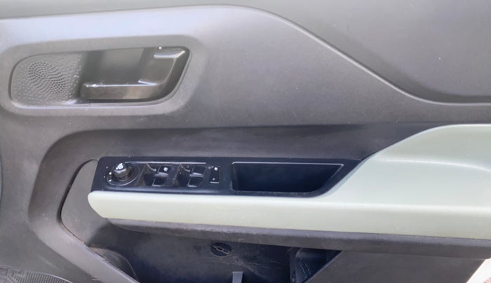 2022 Tata PUNCH ADVENTURE MT, Petrol, Manual, 70,728 km, Driver Side Door Panels Control