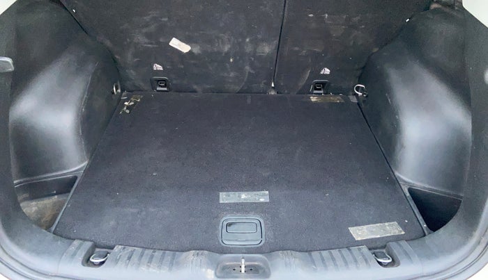 2017 Jeep Compass LIMITED 1.4 PETROL AT, Petrol, Automatic, 49,329 km, Boot Inside