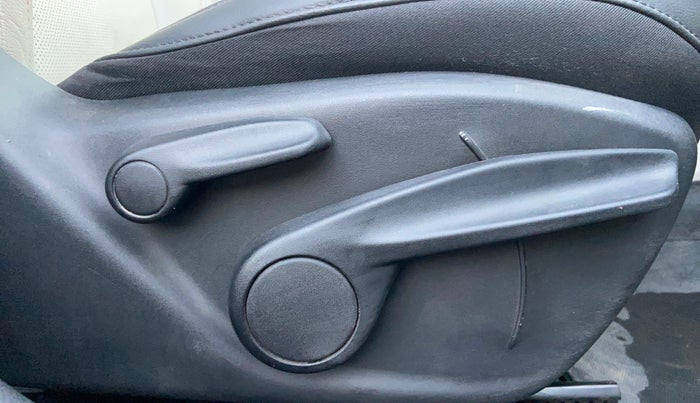 2017 Jeep Compass LIMITED 1.4 PETROL AT, Petrol, Automatic, 49,329 km, Driver Side Adjustment Panel