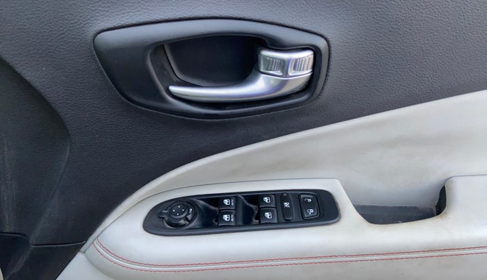 2017 Jeep Compass LIMITED 1.4 PETROL AT, Petrol, Automatic, 49,329 km, Driver Side Door Panels Control