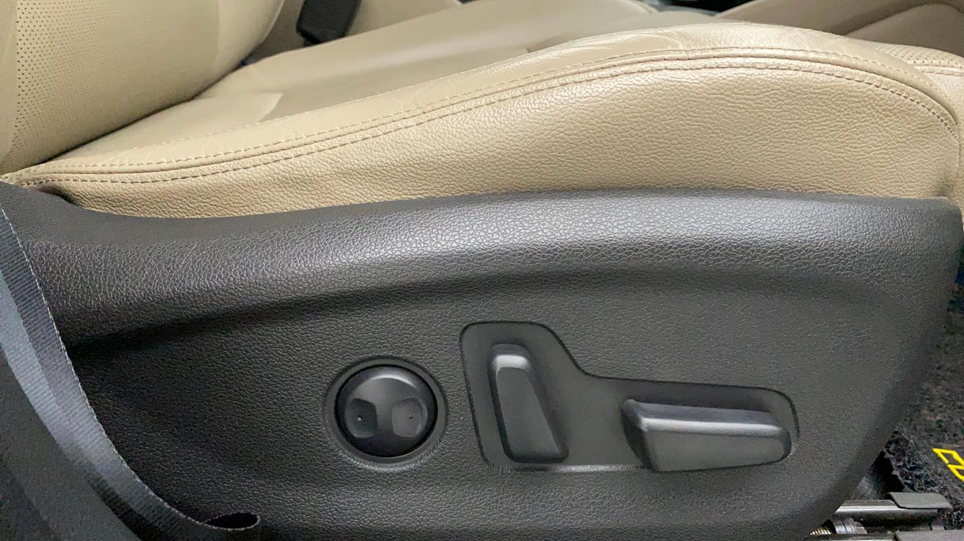 2017 Hyundai Tucson 2WD AT GL PETROL , Petrol, Automatic, 39,446 km, Driver Side Adjustment Panel