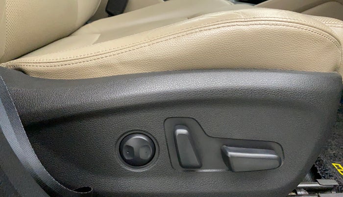 2017 Hyundai Tucson 2WD AT GL PETROL , Petrol, Automatic, 39,446 km, Driver Side Adjustment Panel