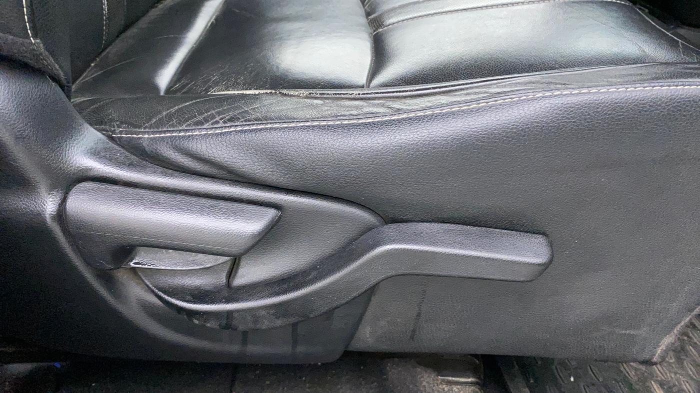 2018 Honda BR-V 1.5L I- DTEC VX, Diesel, Manual, 1,16,190 km, Driver Side Adjustment Panel